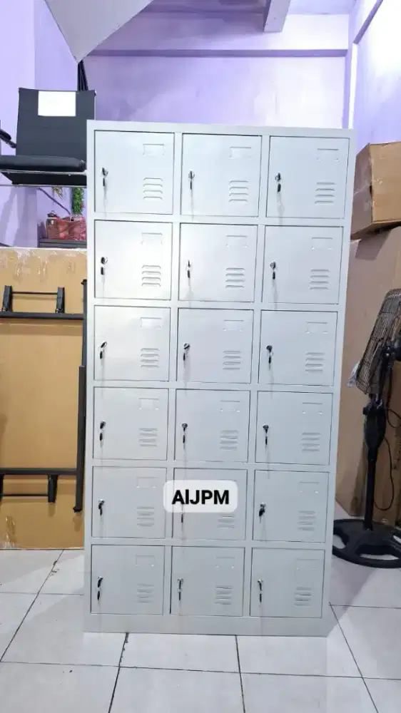 LOCKER 18 PINTU