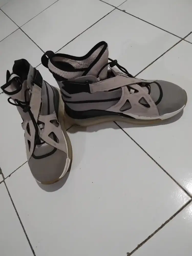 Dijual sepatu merk VT ukuan 39