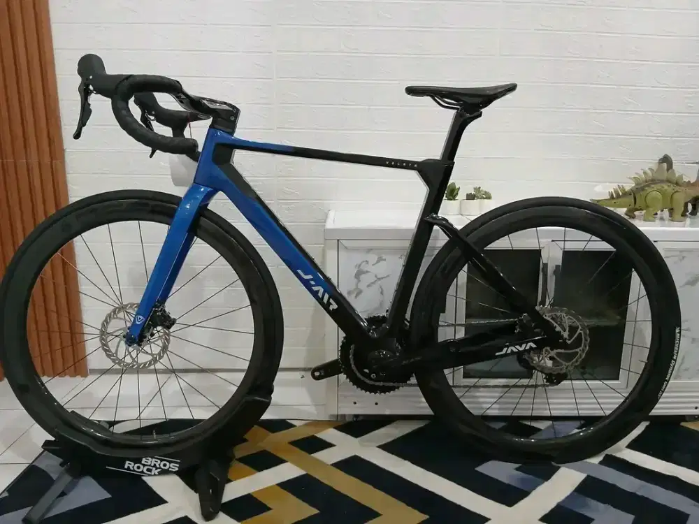 Roadbike JAVA VOLATA 2025
Size 53 ( seatube 50cm ; toptube 53cm ;