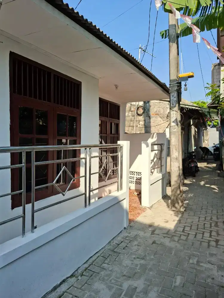 DISEWAKAN RUMAH di Jatiwaringin