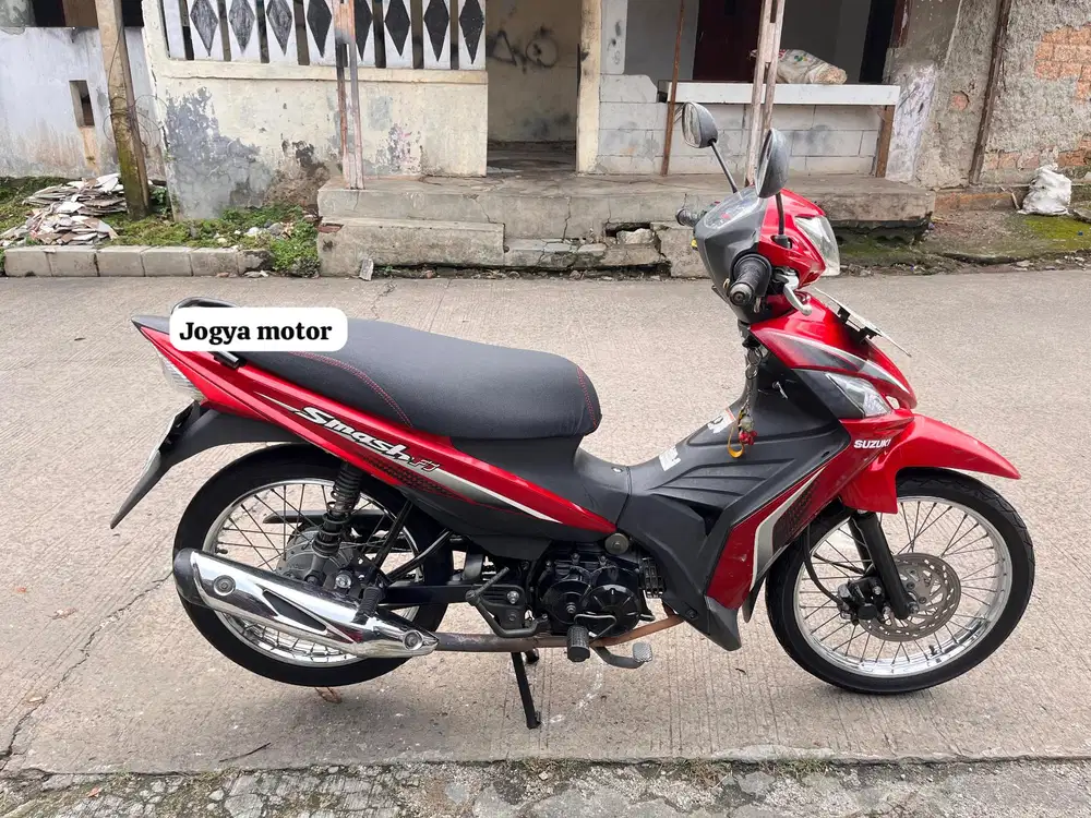 (B) Suzuki smash fi tahun 2018