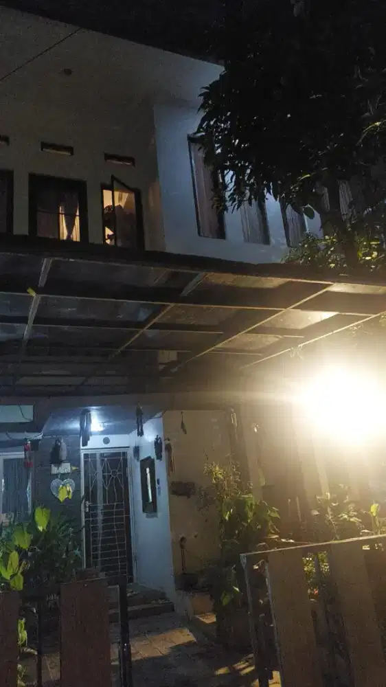 Dijual rumah posisi Hook perumahan sawangan village