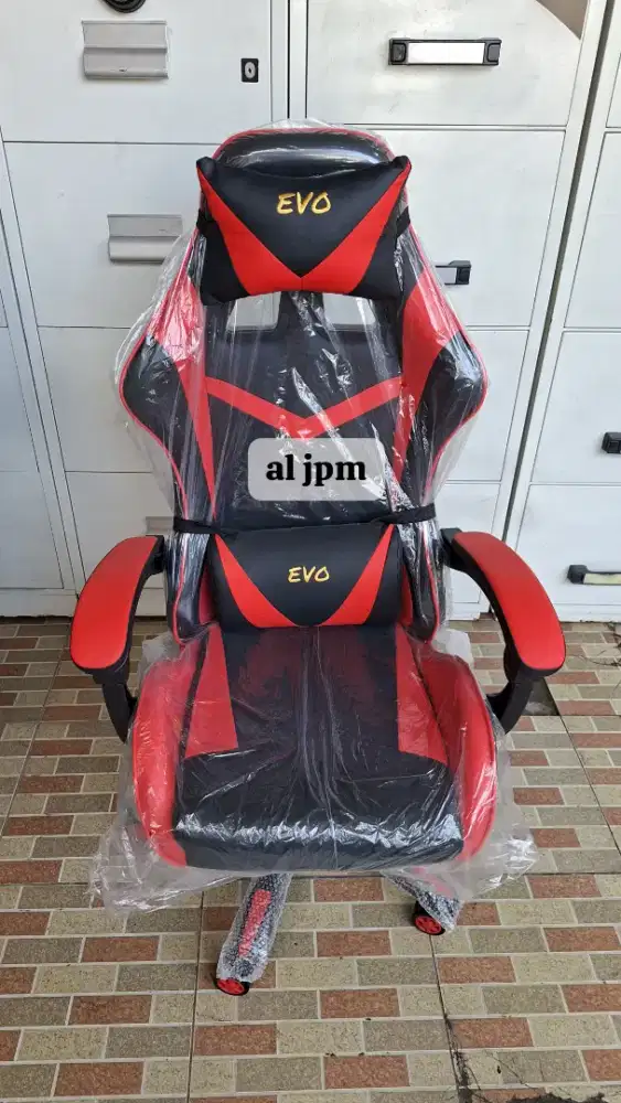Kursi gaming Evo merk