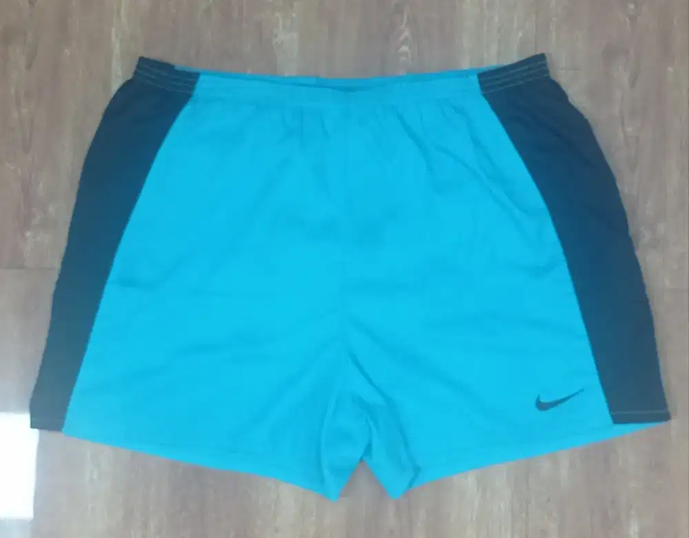 2 celana running Nike vintage & yonex original
