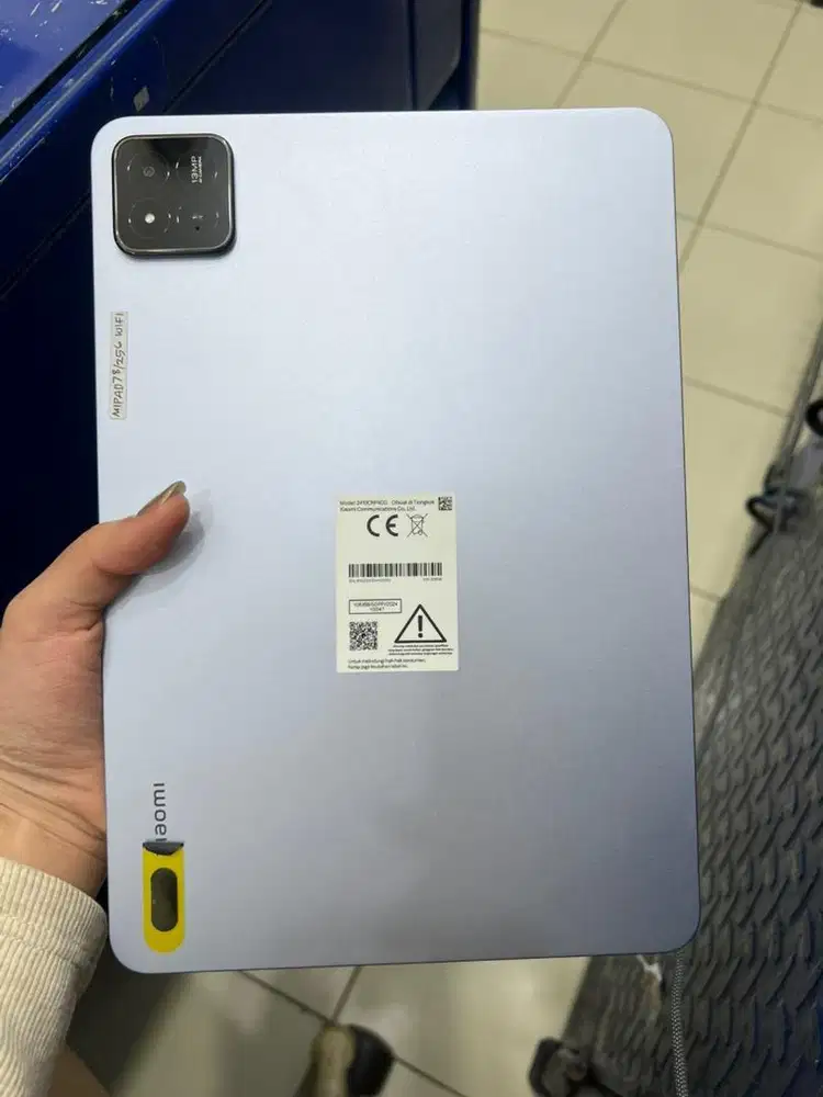 Mipad 7 8/256 like new