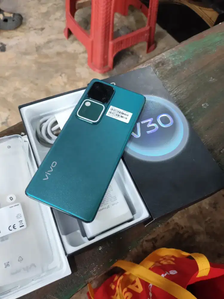Vivo v30 8/256 like neww