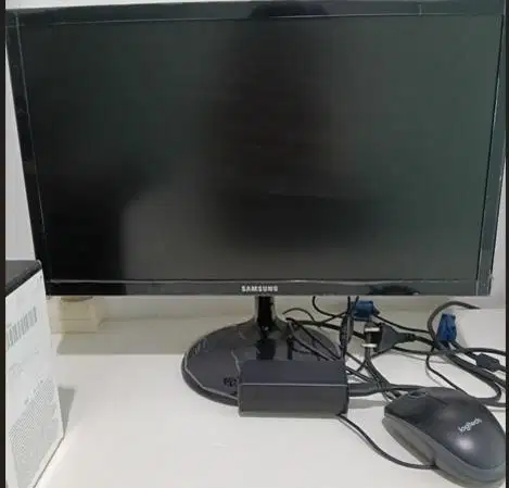 JUAL MONITOR KOMPUTER MERK SAMSUNG  PINDAHAN KANTOR JUAL CEPAT