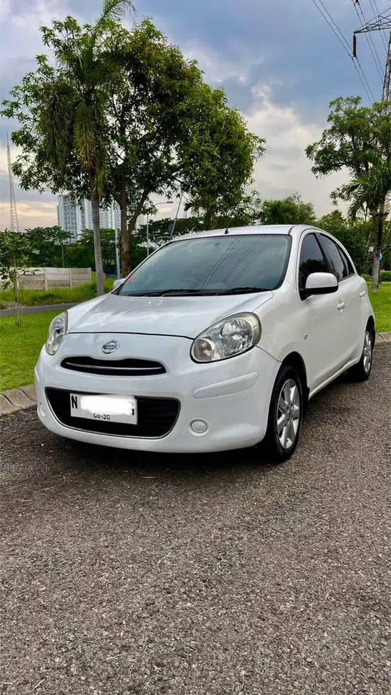 Nissan March matic Putih 2013 KMLow angsuran cuma 2,3jtan