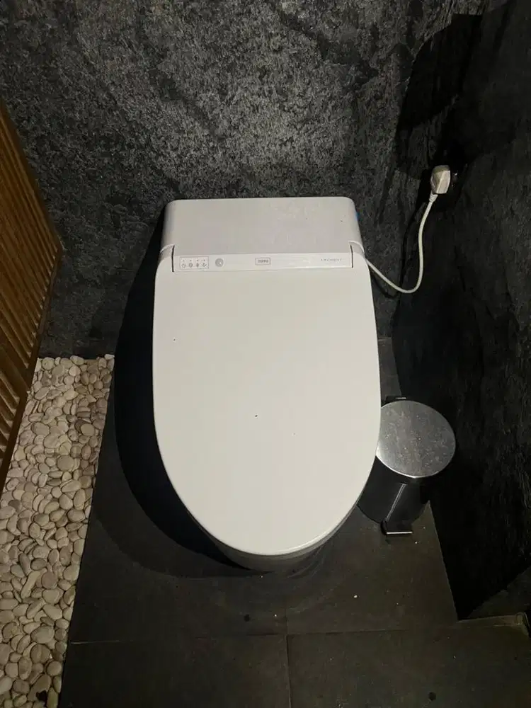 Toto Neorest CES9575Z  bekas sangat terawat