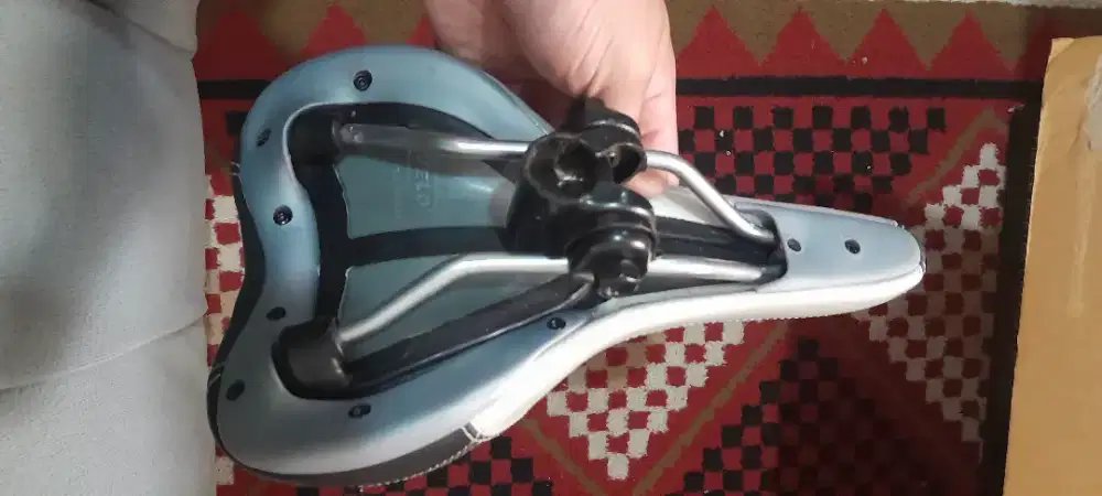 Jok sepeda merk velo