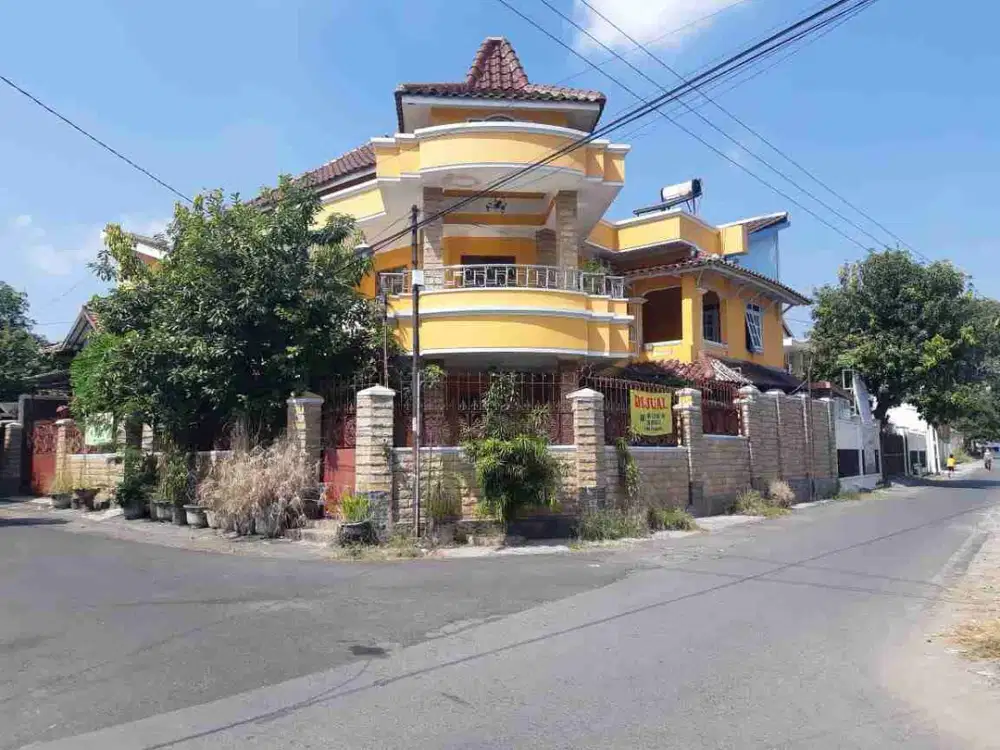 Dijual Rumah Mewah Semi Furnished Lokasi Laweyan, Surakarta Luas 415m2