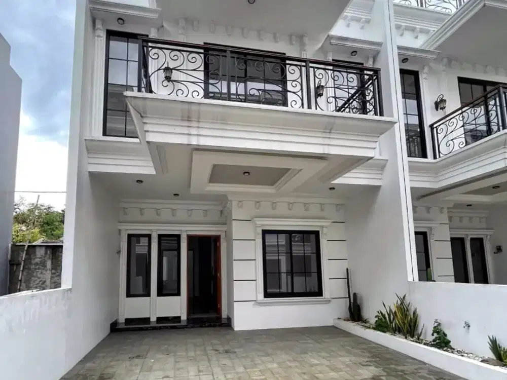 RUMAH BARU 3 LANTAI SIAP HUNI DALAM CLUSTER STRATEGIS DI JAGAKARSA DEKAT RAGUNAN JAKARTA SELATAN