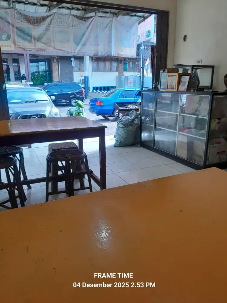 Di butuhkan karyawan wanita untuk rumah makan