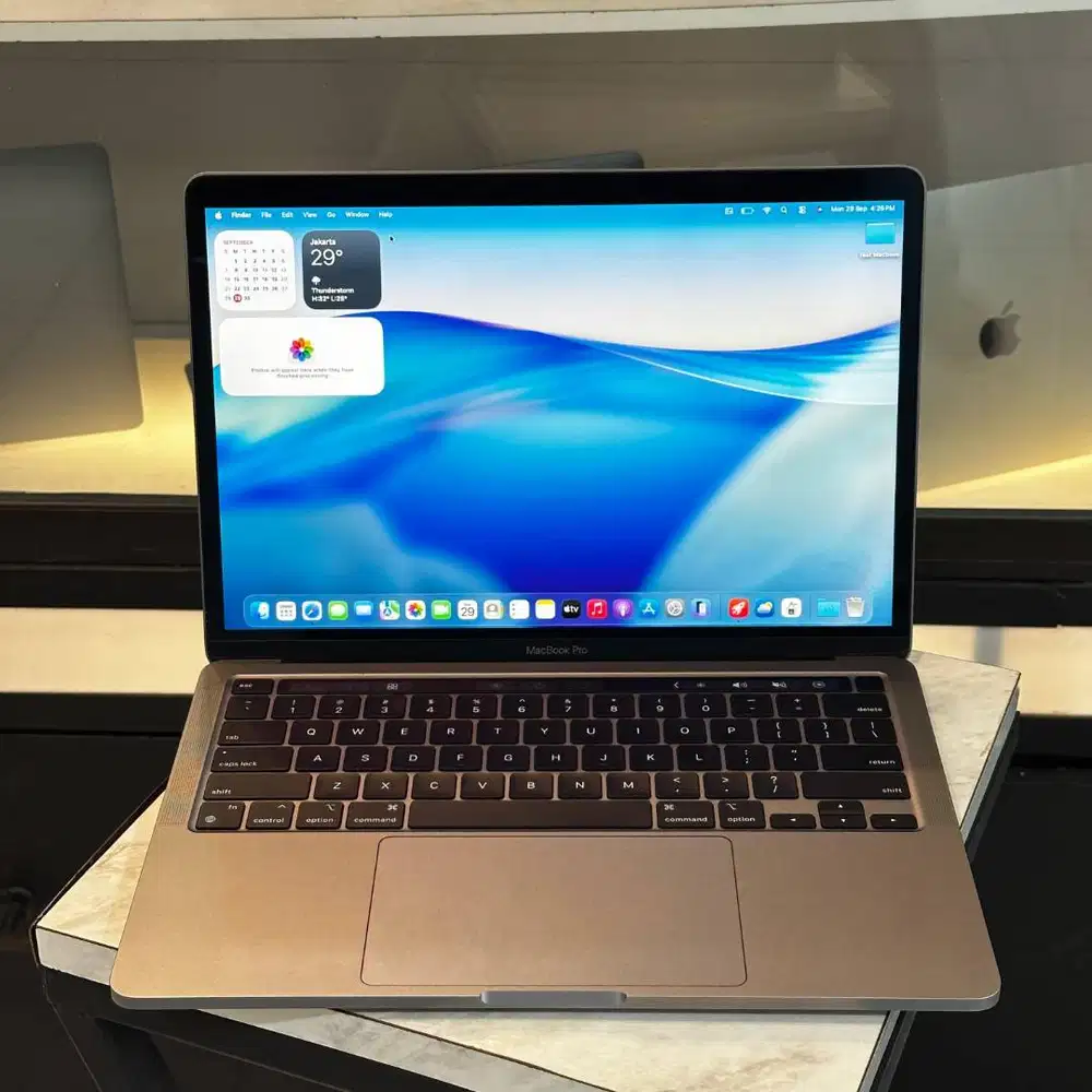 MacBook Pro M1 16GB RAM 256GB SSD – Perfoma Tinggi