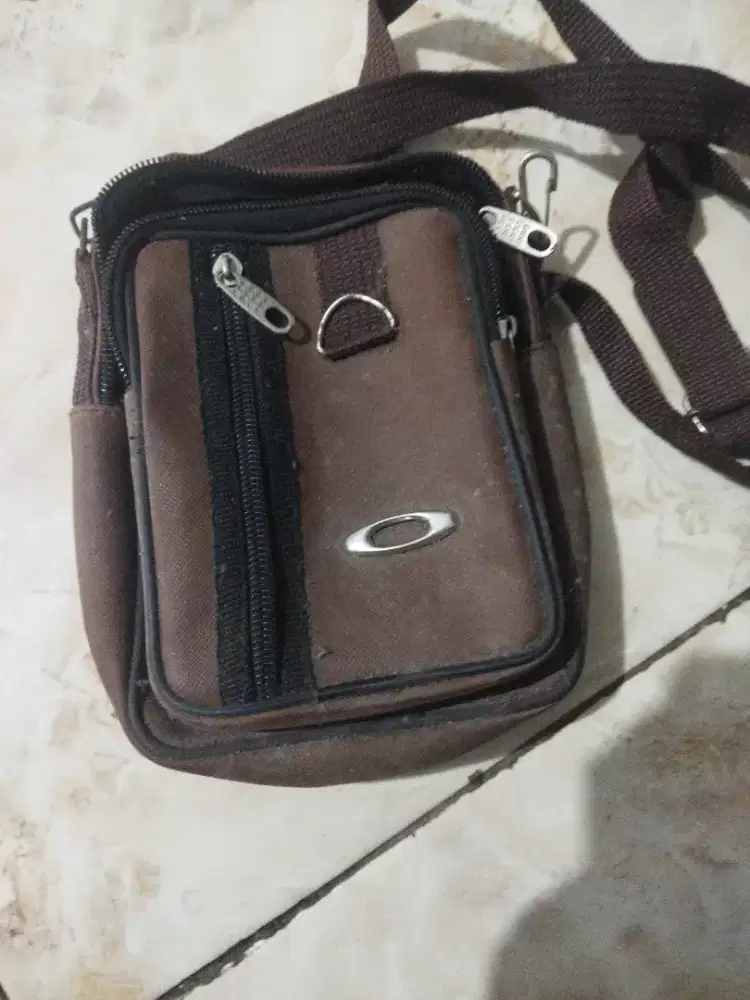 tas selempang cocok untuk dibawa bepergian
