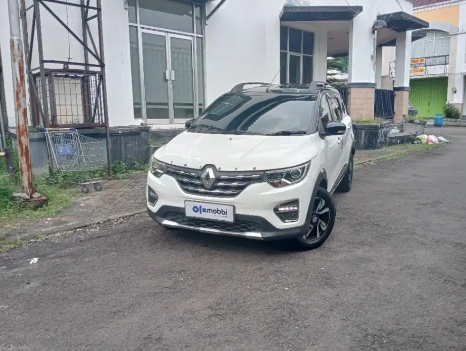 Like New - RENAULT TRIBER 1.0 RZX BENSIN A/T 2020 PUTIH