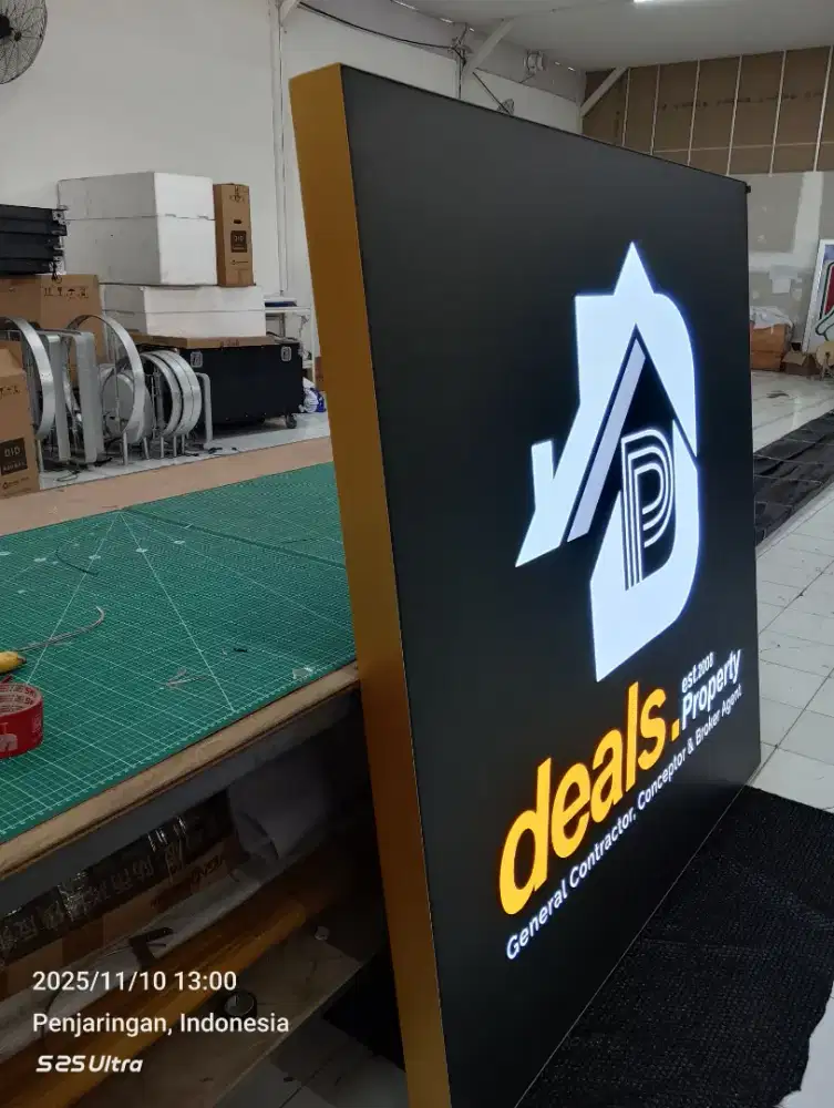 Neon box LED ,LAYAR FABRIC TEXTIL RANGKA GALVANIS