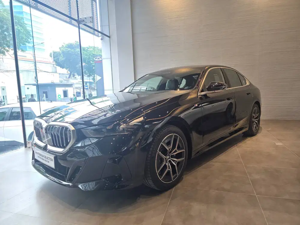 BMW 520i M Sport, Active Integral Steering!!.