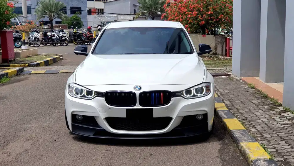 BMW 320i 320 i N20 F30 Sport CKD AT NIK 2014 Pemakaian 2015 Low KM