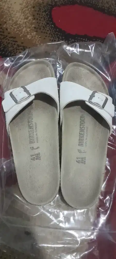 Sendal wanita birkenstock
