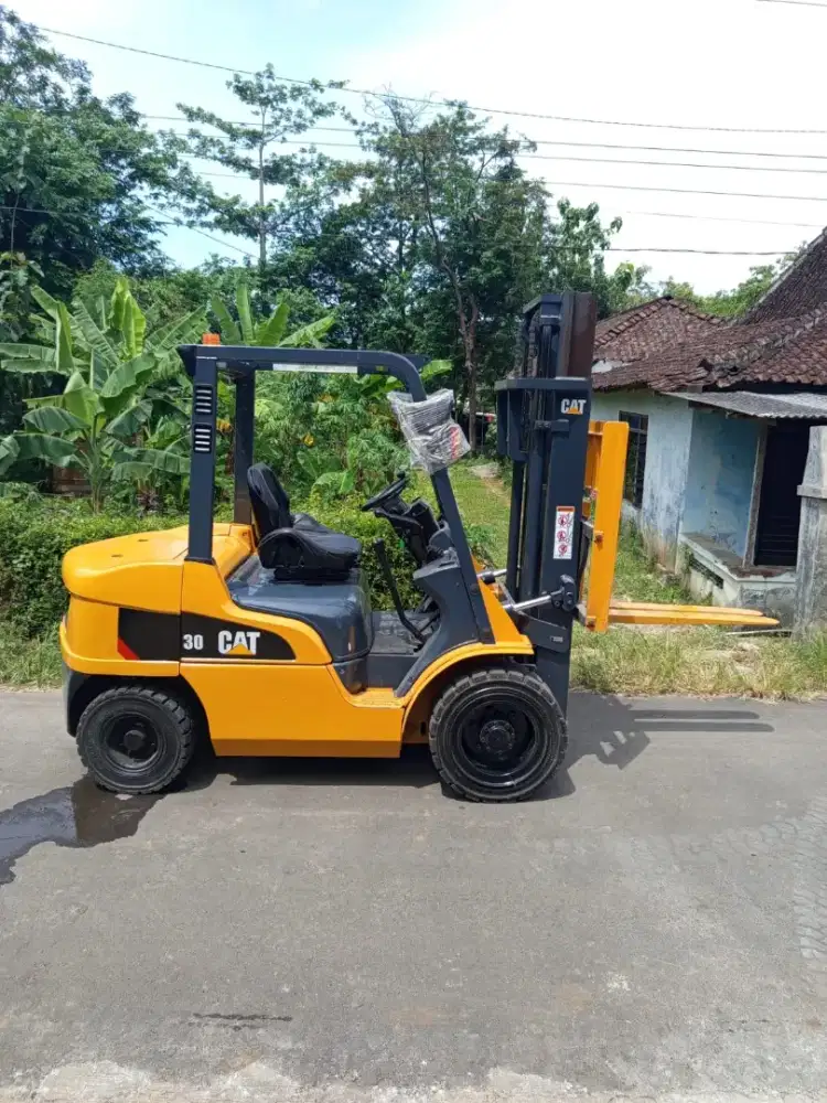 Forklift 3 Ton Caterpillar 2020 Mulus