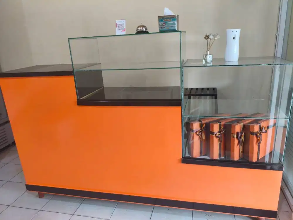 Lemari/etalase jualan