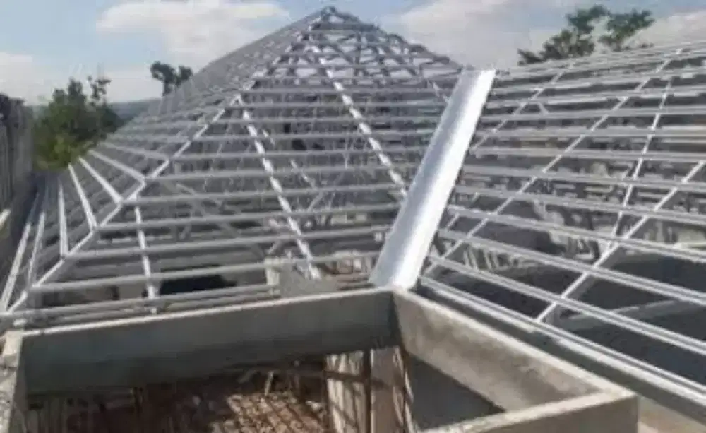 Pemasangan rangka baja ringan