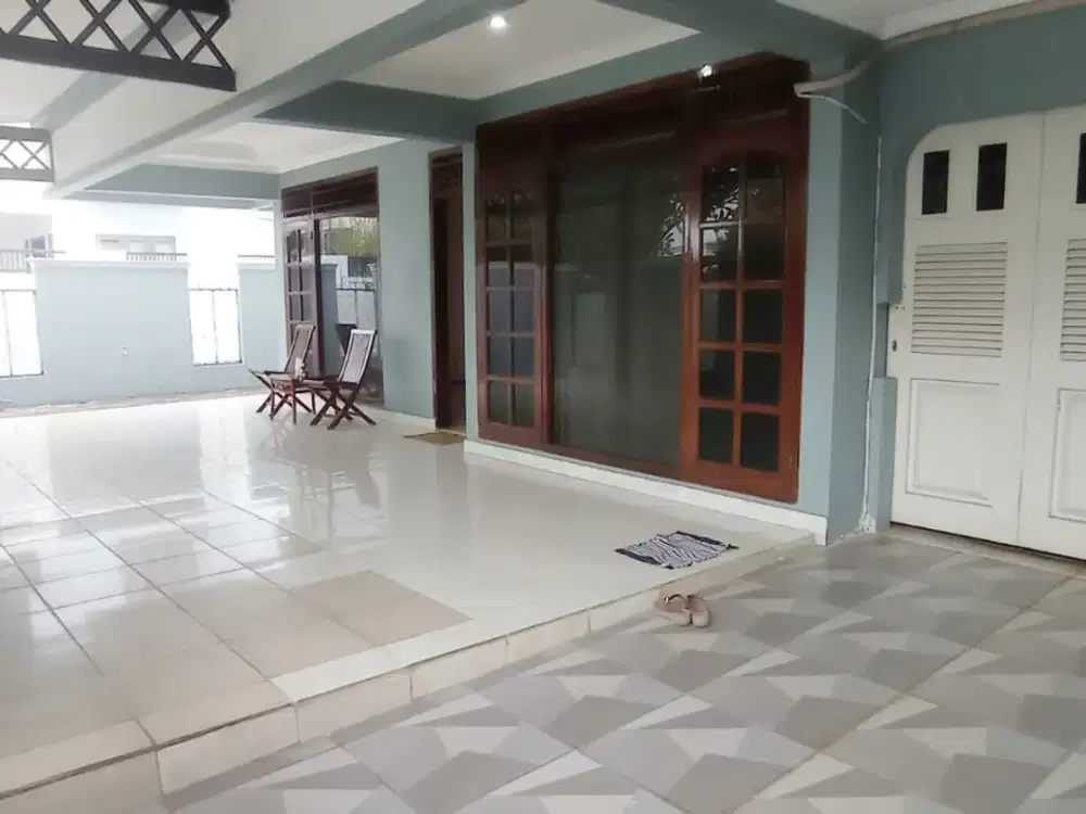 Disewakan Rumah 2 lantai Siap Huni di Kayu Putih di Hoek