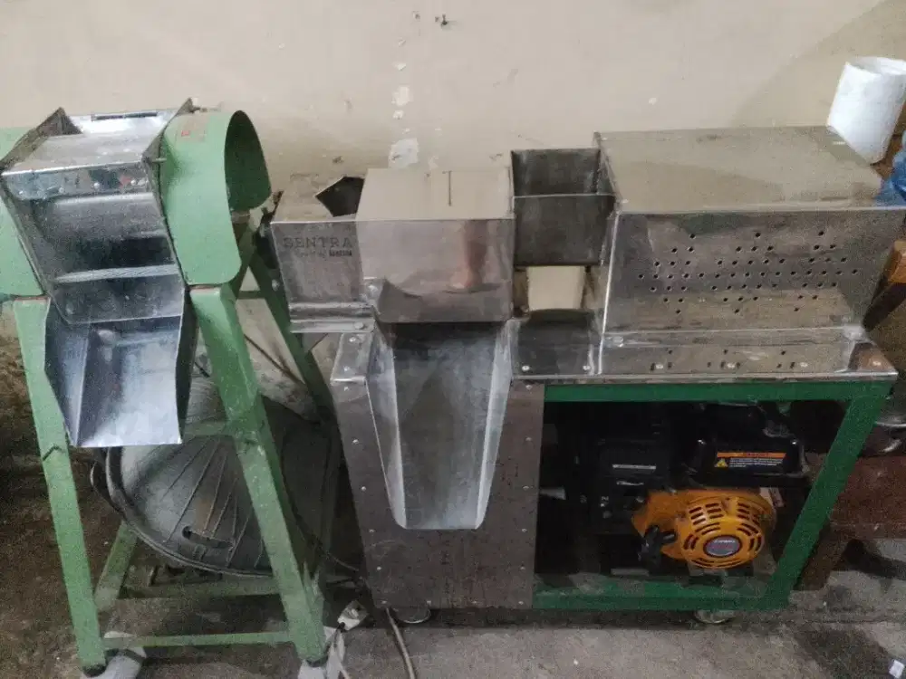 Dijual parutan kelapa plus peras santan seperti baru