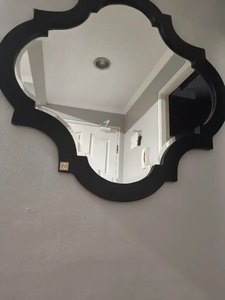 Cermin Hitam Merek Rosewood