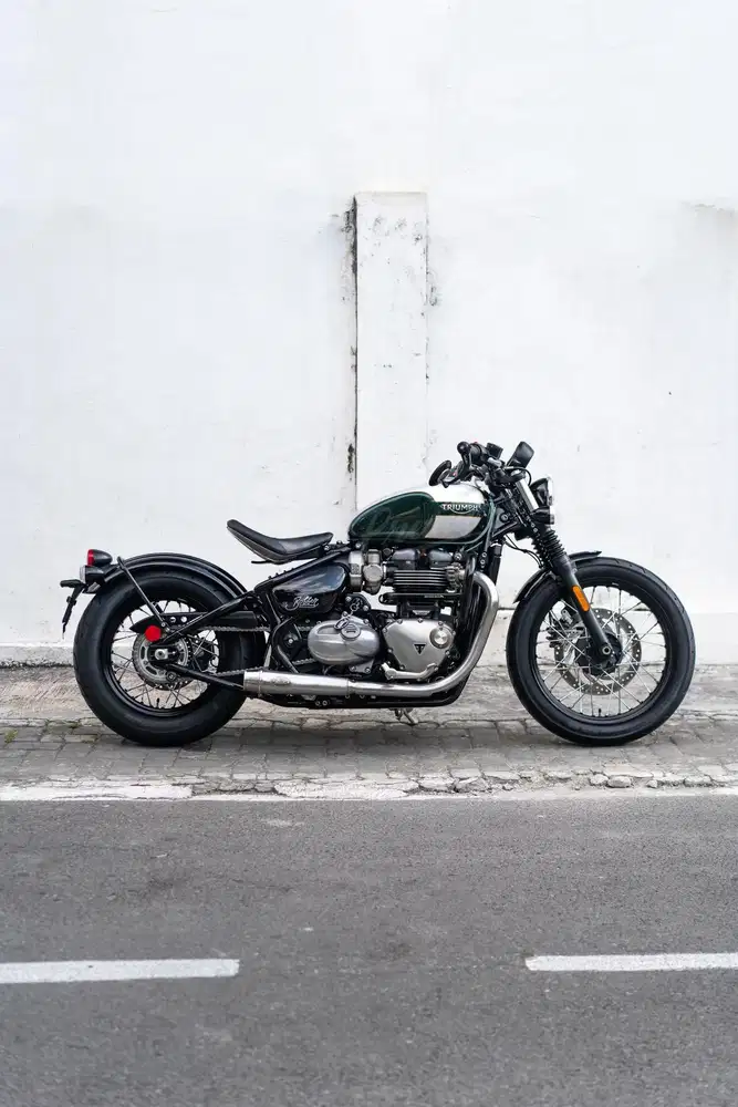 Moge Triumph Bonneville Bobber NIK. 2017 Super Ganteng