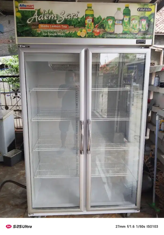 SHOWCASE 2 PINTU MERK GEA (second bergaransi)