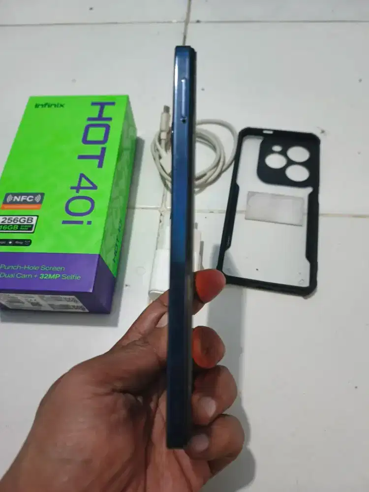 HP infinix hot 40i LCD retak tapi masih berfungsi