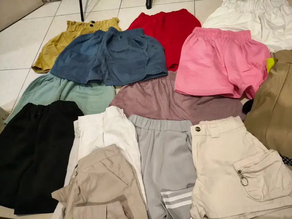 Aneka warna dan model celana pendek