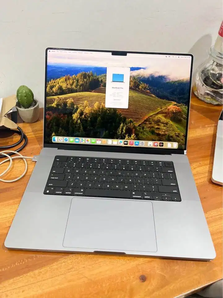 MacBook Pro 2021 Apple Chip M1 Pro Ram 16GB SSD 512