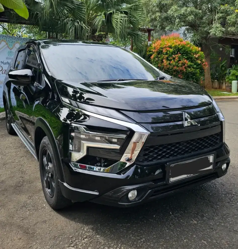 Xpander Sport CVT Sport Black in Black Facelift