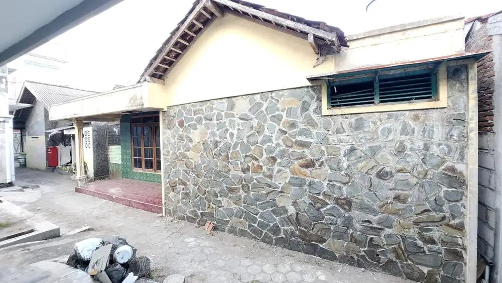 Tanah dijual bonus bangunan rumah dekat dari Alun- alun