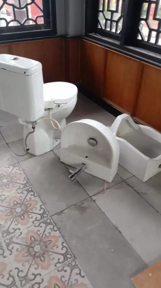 Closet,urinoir,washtafle msh mulus semua