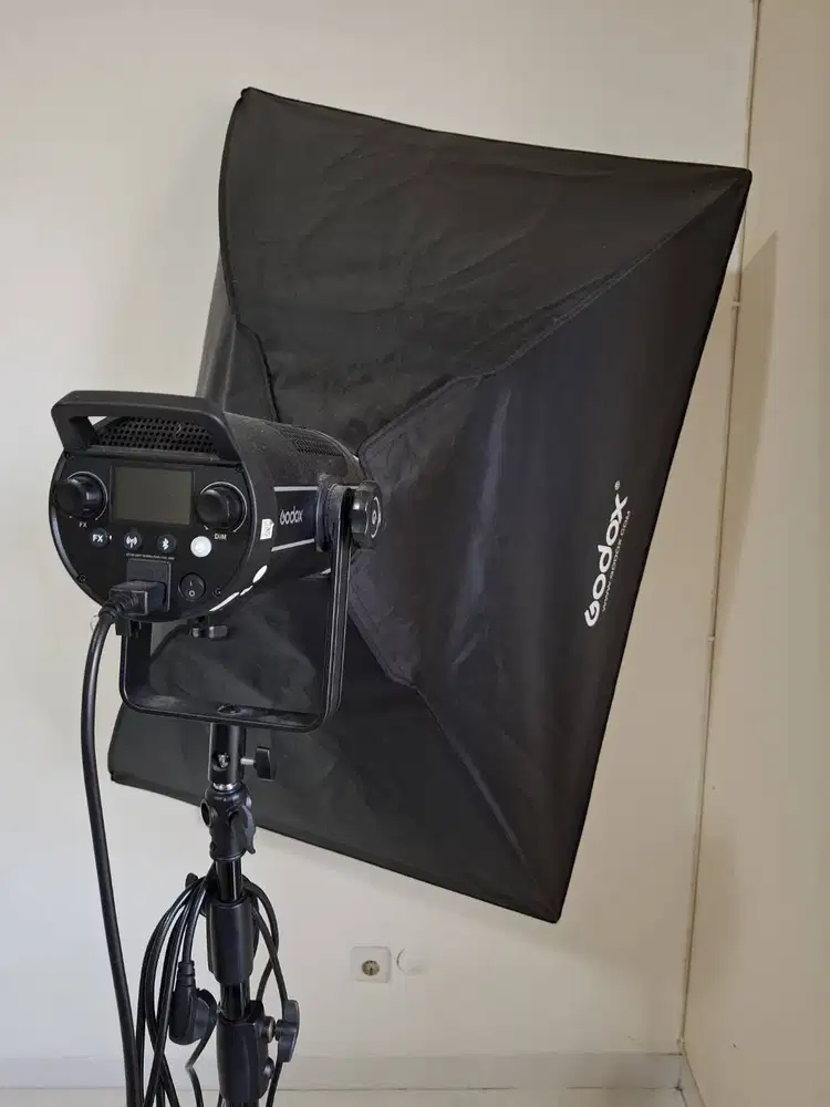 Paket Lighting Godox SL200 Mark III + Softbox + Tripod Godox 380F –