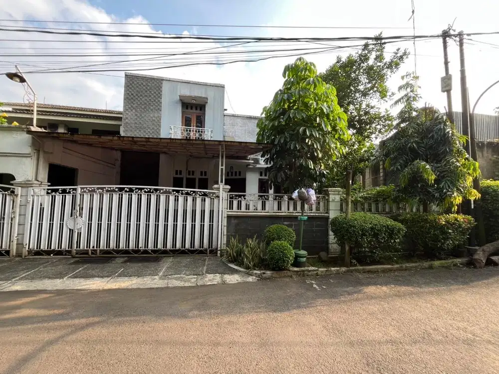 DIJUAL rumah 2 lantai siap huni di daerah Ciputat, Tangerang Selatan