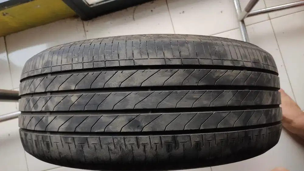 Ban bridgestone 225/55 r17