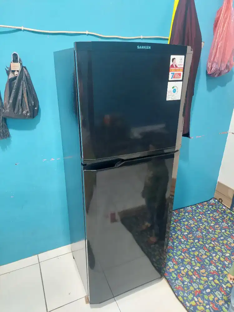 Kulkas 2 pintu SANKEN