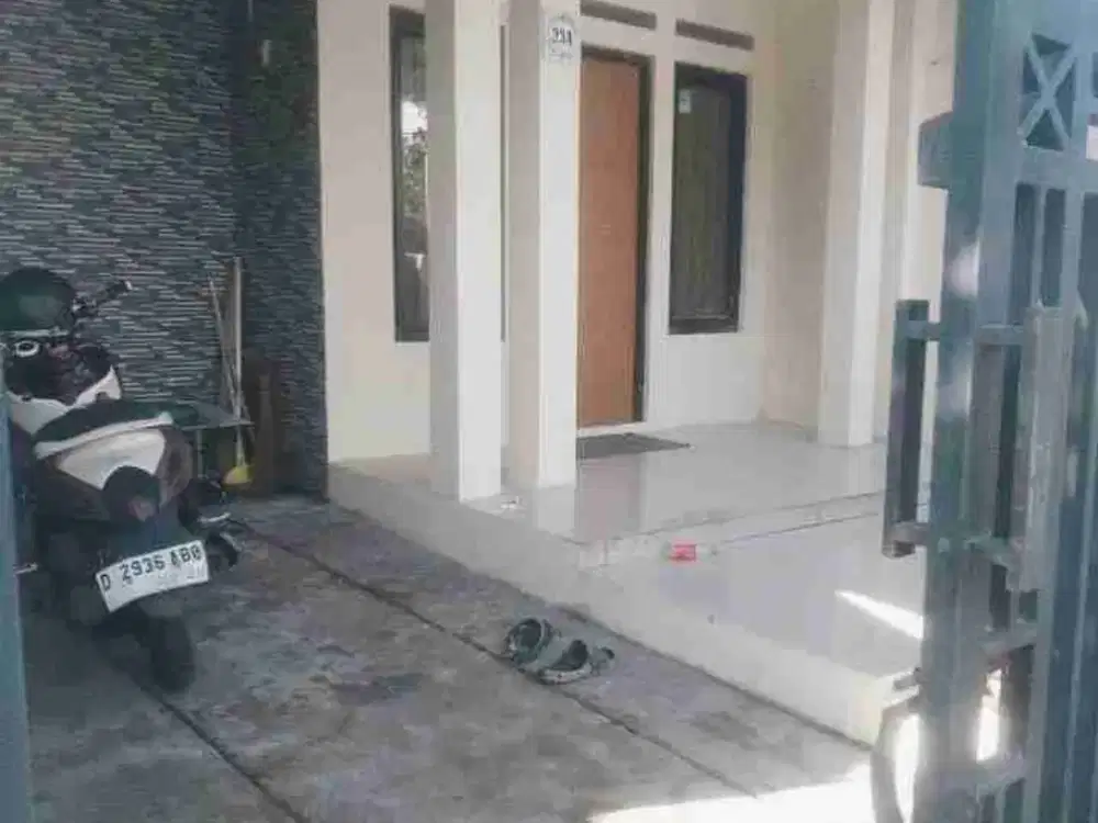 RUMAH SIAP HUNI,STRATEGIS, DEKAT YOGYA GRIYA, SEKOLAH,KLINIK DI MARGAHAYU RAYA BANDUNG