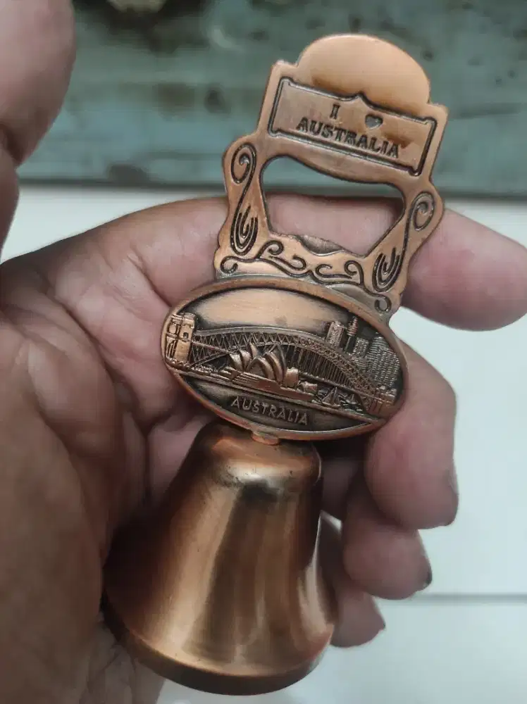 Mainan anak lonceng besi souvenir negara Australia mulus bunyi nyaring