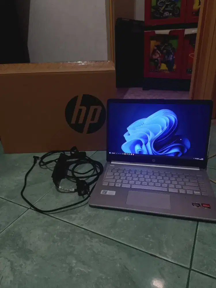 HP 14s Ryzen 5 5500U RAM 16GB SSD 512GB FULLSET Mulus,Nego