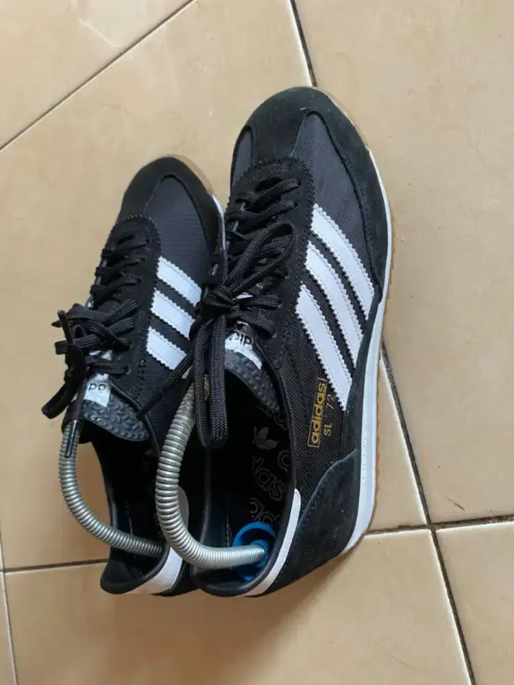 Sepatu casual Adidas SL-72