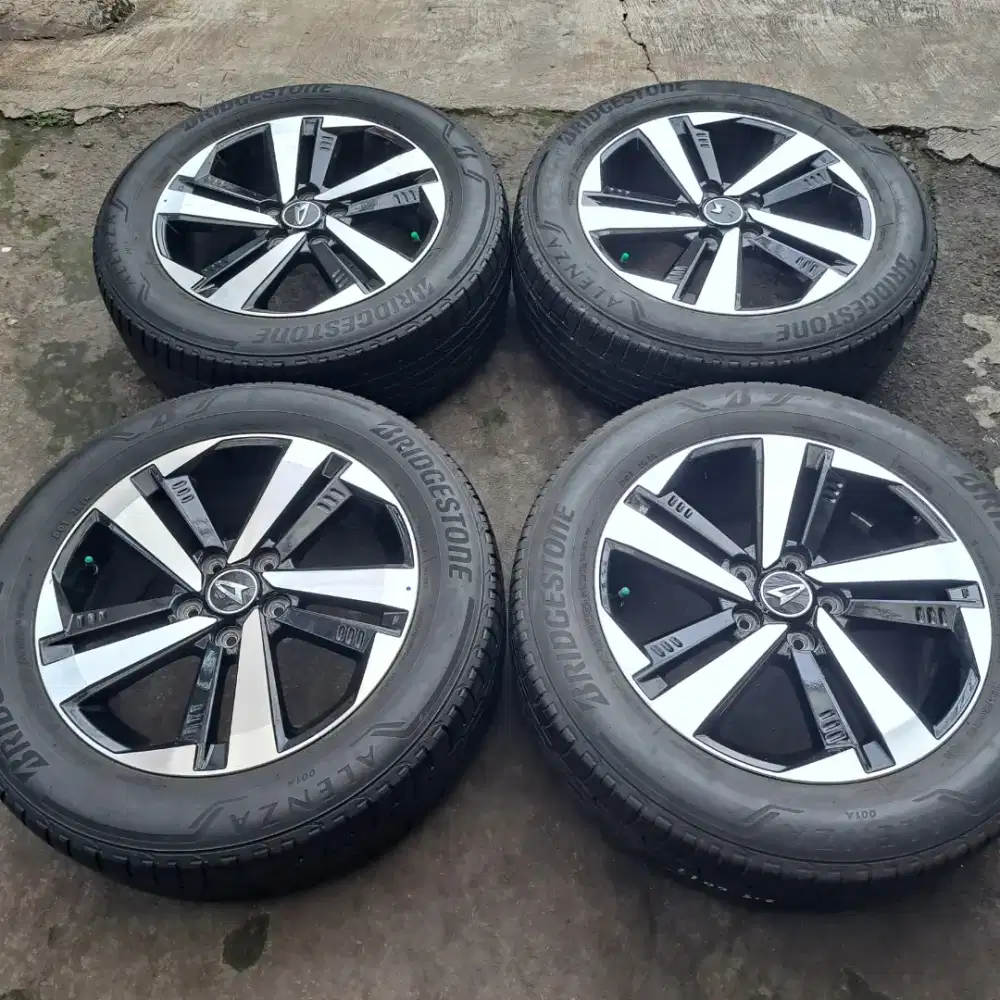Velg dan ban r17 terios rush bisa tt
