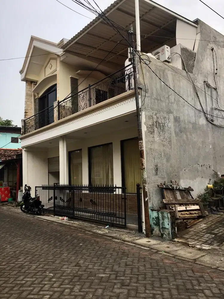 Rumah Dikontrakkan Murah, Akses mobil, Surabaya , Kec. Sawahan