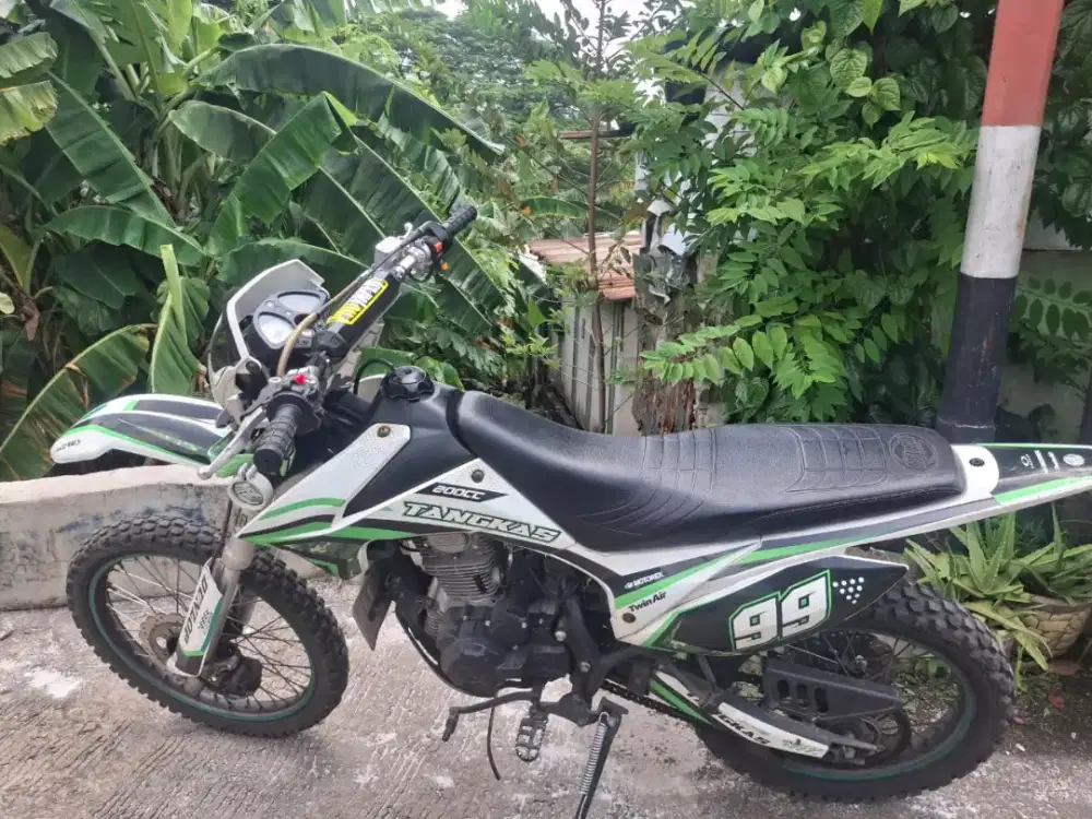 Motor viar cross 200 cc
Tahun 2021