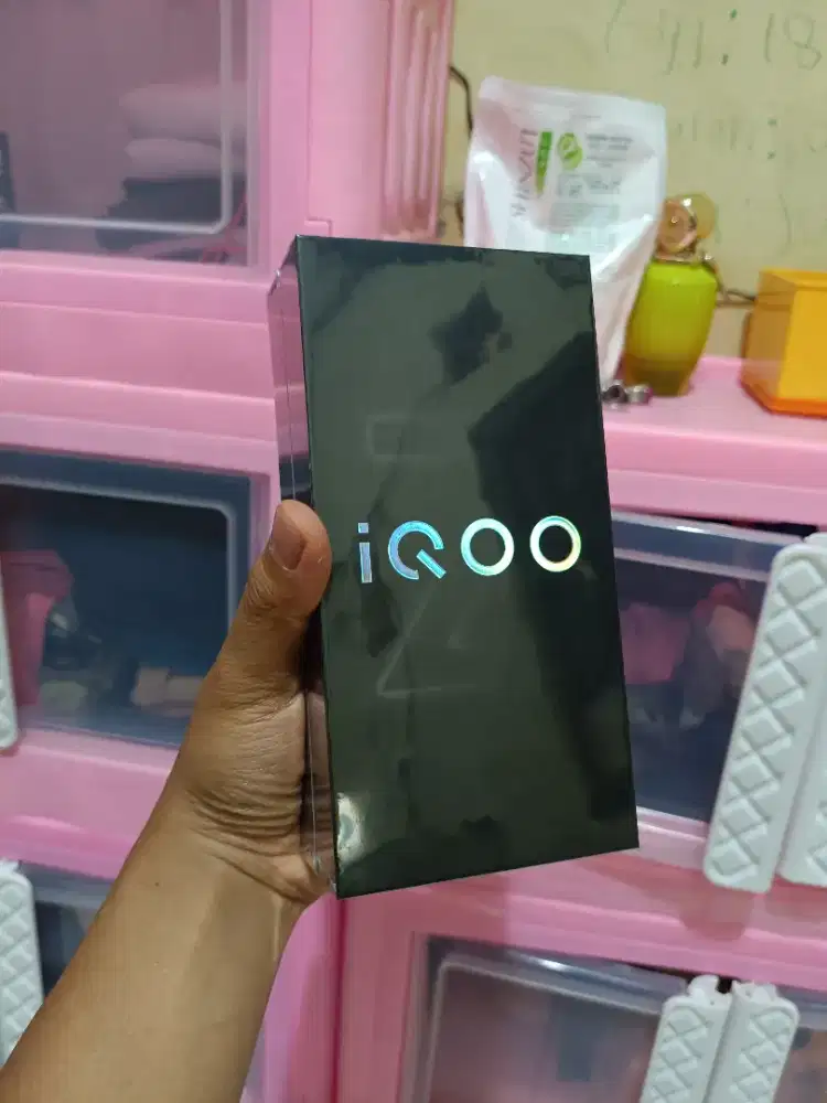 IQOO Z10 R 8/256 NEW BNIB